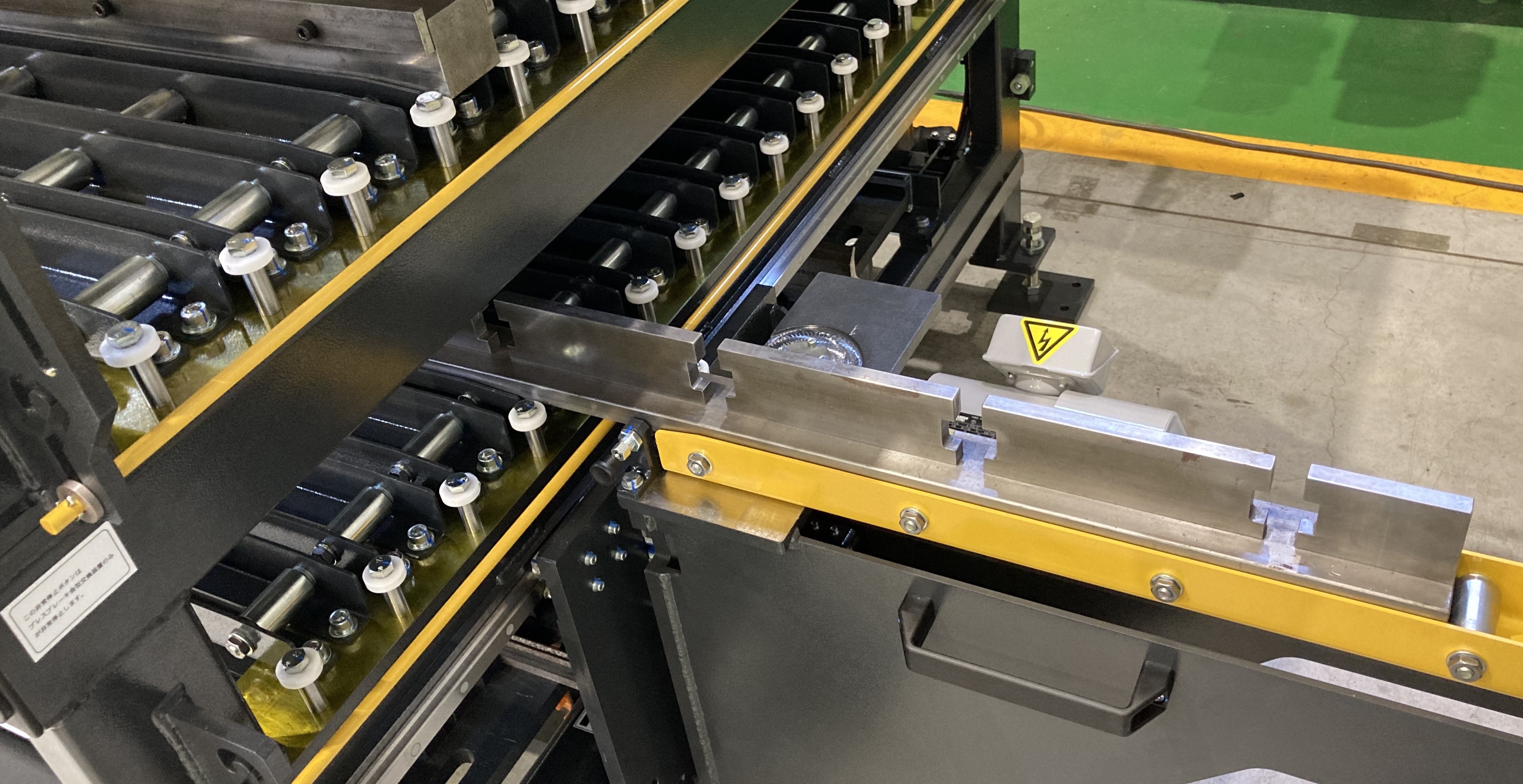 The 3-position automatic stop electric lift allows many units to be stored in less space.